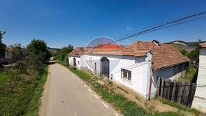 Casă tradițională cu teren de 1169 mp în Țapu, județul Sibiu - imagine 3