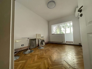 Ofer spre inchiriere apartament renovat, zona Perla, ideal pentru studenti sau pentru firme - imagine 2