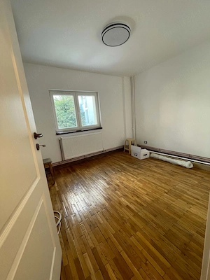 Ofer spre inchiriere apartament renovat, zona Perla, ideal pentru studenti sau pentru firme - imagine 6