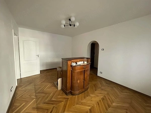 Ofer spre inchiriere apartament renovat, zona Perla, ideal pentru studenti sau pentru firme - imagine 9