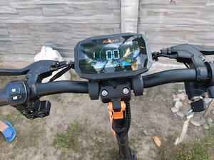 Vând trotinetă electrică preț  2000 ..ușor negociabil...are 5luni... 