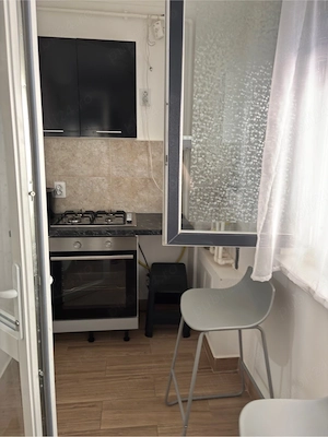 Vand garsoniera 30m la demisol inalt cu caldura in pardosea mobilata si utilata cu aer conditionat  - imagine 2