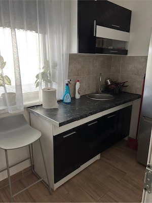 Vand garsoniera 30m la demisol inalt cu caldura in pardosea mobilata si utilata cu aer conditionat  - imagine 3