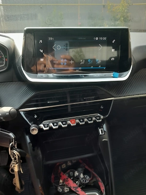 Vând urgent Peugeot 208  - imagine 4