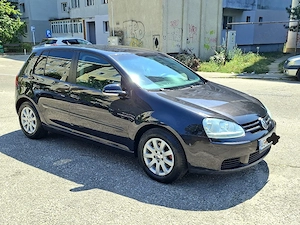 Wolkswagen Golf 5 Benzina 1.6,105 CP.  Este in stare perfect estetic cat si tehnic,fara erori   - imagine 2