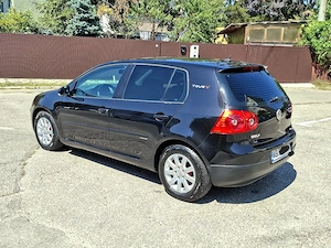 Wolkswagen Golf 5 Benzina 1.6,105 CP.  Este in stare perfect estetic cat si tehnic,fara erori   - imagine 3