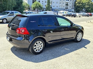 Wolkswagen Golf 5 Benzina 1.6,105 CP.  Este in stare perfect estetic cat si tehnic,fara erori  