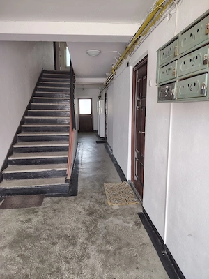 Vand apartament cu doua camere pretabil pentru spatiul comercial