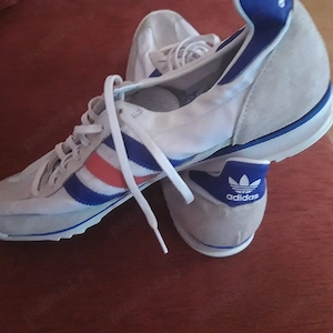 Tenesi adidas 