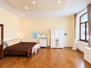 Apartamet 2 cam renovat, ultracentral, parcare privata, comision 0 - imagine 2
