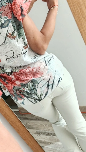 Blonda slim minionă