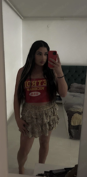 Bună sunt Maria am 25 de ani și sunt fată trans 