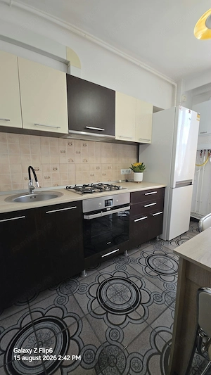 Vand apartament 2 camere decomandat in Deva, zona 22 Decembrie, 53 mp + 2 balcoane , mobilat - imagine 2