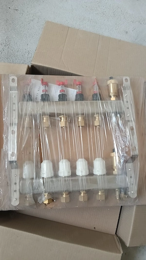 Vând distribuitor colector inox Ferro SN RZP05S 5 cai cu debitmetru și robineți- NOU -1"