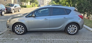 vând Opel Astra J -2013- motor de 1,7 dtci cutie viteze  manuală  6+1 trepte  cu 131 cp și120.000 km - imagine 5