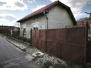 De vânzare casa in Caransebes + 2 anexe - imagine 3