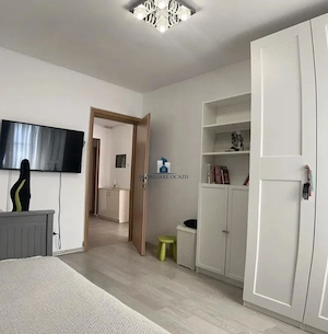 Vanzare Apartament 4 Camere Semidecomandat Sos.Berceni - imagine 5