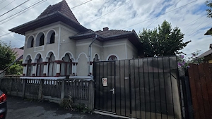Casă individuală cu potențial rezidențial sau comercial | Pucioasa - imagine 2