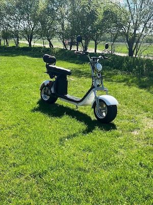 vând scuter electric în stare bună de funcționare 2000w 60v 12ah  - imagine 2
