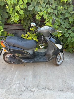 Scuter Piaggio Fly 2004 - imagine 2