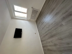 Garsoniera cu baie proprie - imagine 3
