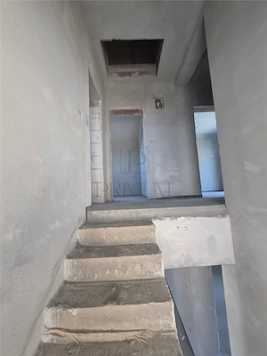 Casa individuala - despartita prin terasa - 4 benzi - zona excelenta - toate utilitatile - imagine 18
