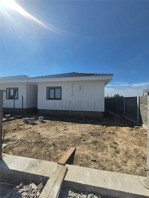 Duplex 4 camere - despartit prin CT - zona foarte buna - asfalt - posibilitate alegere finisaje