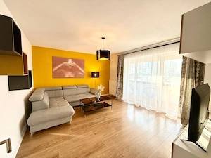 Inchiriez apartament cu 3 camere situat in complexul Coresi Kasper,Brasov