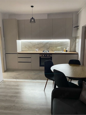 Închiriez apartament 2 camere - imagine 2