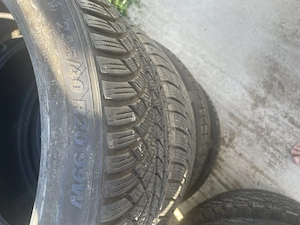 Vând cauciucuri de iarna 245/40R20 99w