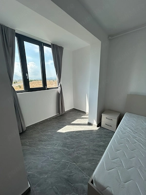 Inchiriez Apartament 1 camera Codlea Bloc nou 2026 - imagine 2