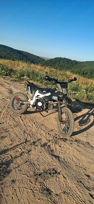 Vând cross 