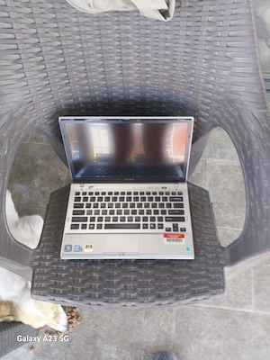 vând laptop-uri diverse 