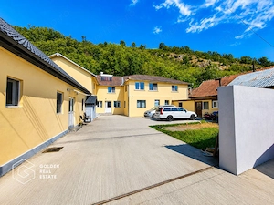 Casa cu 2 corpuri de cladire, oras Lipova - imagine 2