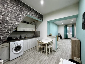 Apartament situat in zona centrala, etaj 1, centrala proprie - imagine 5
