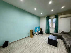 Apartament situat in zona centrala, etaj 1, centrala proprie - imagine 4