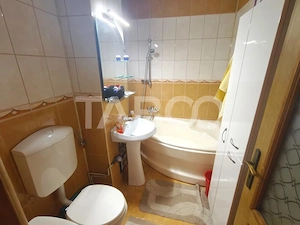 Apartament 4 camere 2 bai 2 balcoane -pivnita - etaj 1 - zona Turnisor - imagine 8