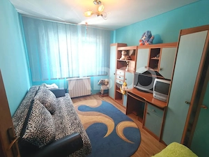 Apartament 4 camere 2 bai 2 balcoane -pivnita - etaj 1 - zona Turnisor - imagine 3