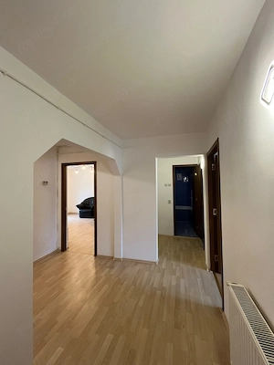 Ap.4 camere-deosebit, 2 băi, 2 balcoane mari, et.1,zona liniștită, cu  acces la școli,magazine - imagine 9