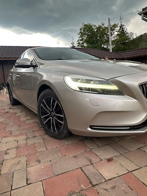 Volvo v40 136hp  2000cc diesel - imagine 4