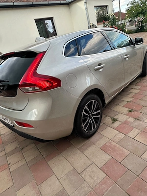 Volvo v40 136hp  2000cc diesel - imagine 3