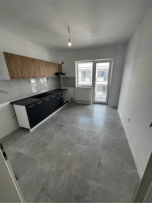 Apartament Nou 3 camere Decomandat  Zona Coresi  - imagine 2