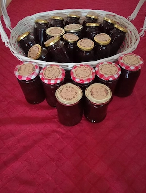 Gem de casa caise visine capsune si dulceata de capsuni