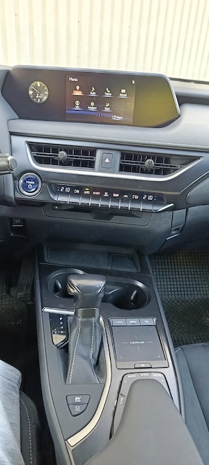 Lexus UX 250h - imagine 6