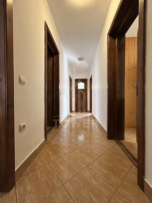 Apartament cu 3 camere, 2 băi și loc de parcare în curte – Turnișor - imagine 11