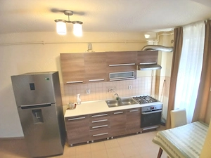 Proprietar vand apartament 2 camere, 53 m , balcon 11 m , etaj 1   Giroc, la limita cu Timișoara - imagine 2