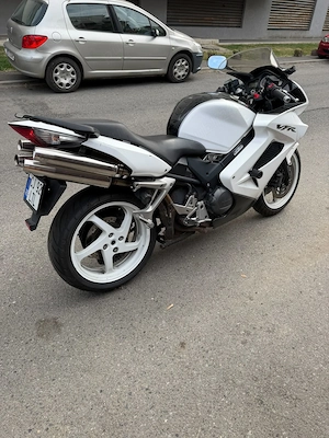Honda VFR 800 2010 - imagine 3