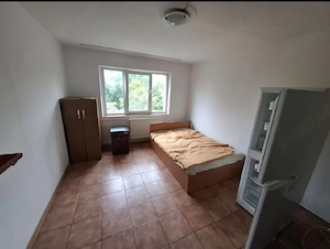 Închiriez camera de cămin 