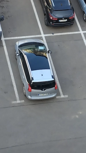 Vând Peugeot 5008 