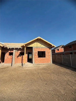 0 Comision - Mosnita -1 2 duplex  pe parter